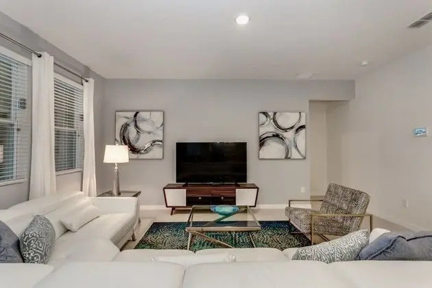 Villa (7028OAKWOOD)