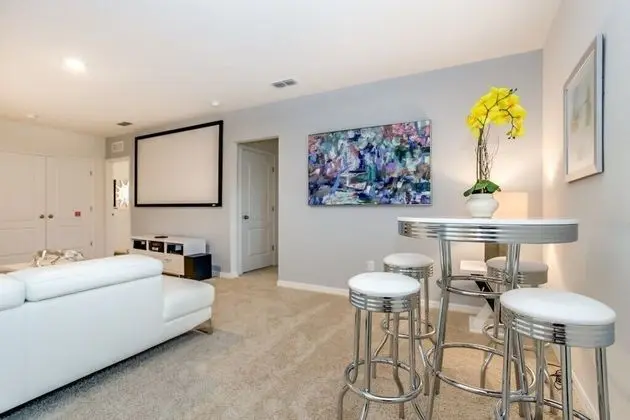 Villa (7028OAKWOOD)