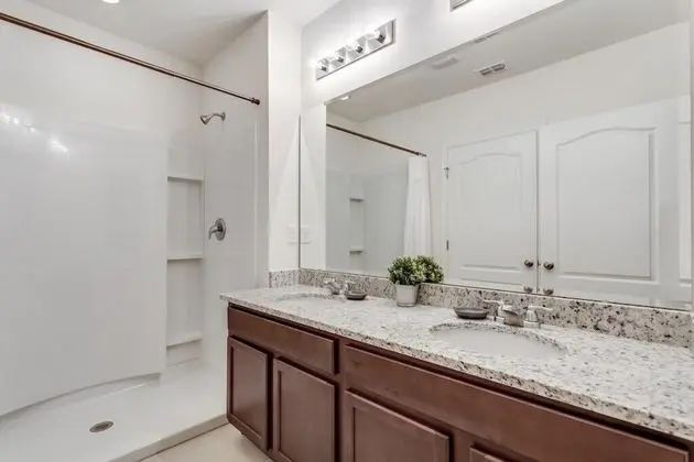 Villa (7028OAKWOOD)