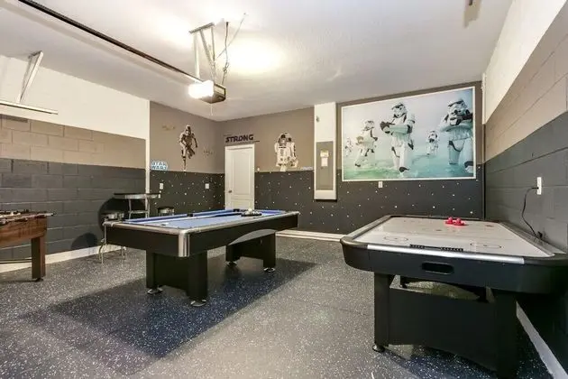 Villa (7028OAKWOOD)