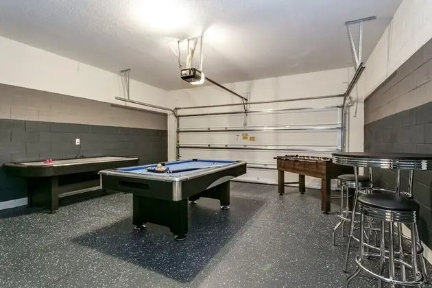 Villa (7028OAKWOOD)