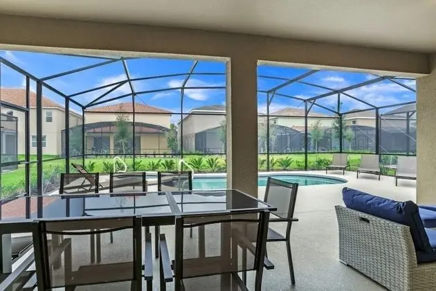 Villa (7028OAKWOOD)