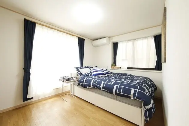 Ev (Private Vacation)