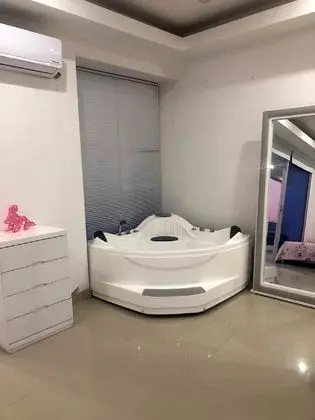 Ev, 6 Yatak Odası, Sigara İçilebilir, Balkon