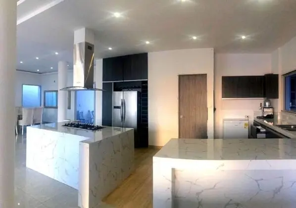 Ev, 6 Yatak Odası, Sigara İçilebilir, Balkon