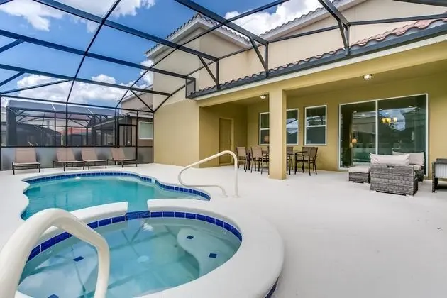 Villa (7036OAKWOOD)