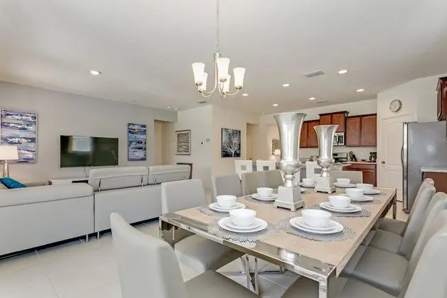 Villa (7036OAKWOOD)