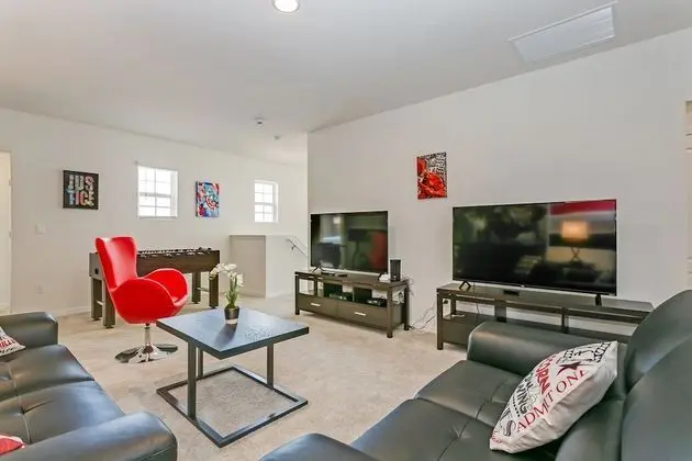 Villa (7036OAKWOOD)