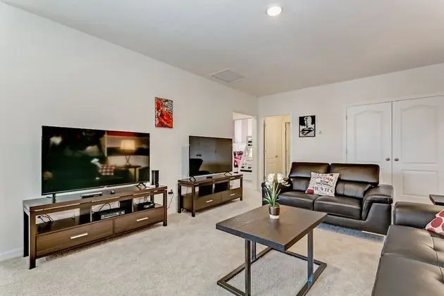 Villa (7036OAKWOOD)