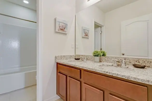 Villa (7036OAKWOOD)