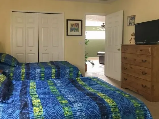 Ev (7 Bedrooms in Large Private Vacation )