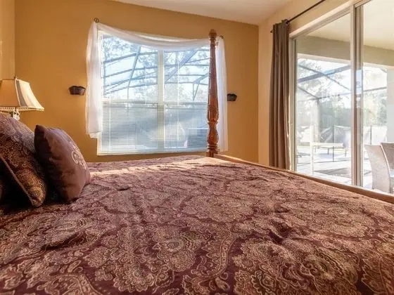 Ev (7 Bedrooms in Large Private Vacation )