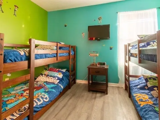 Ev (7 Bedrooms in Large Private Vacation )