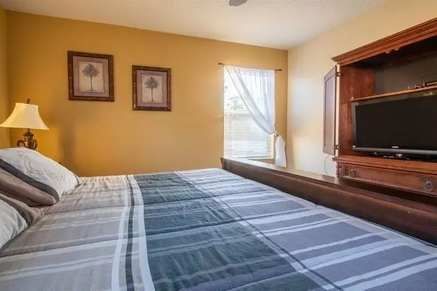 Ev (7 Bedrooms in Large Private Vacation )