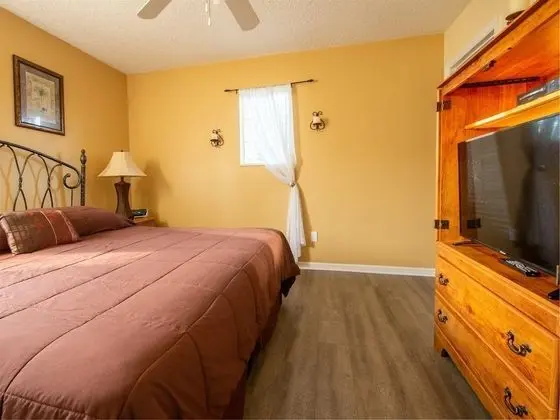 Ev (7 Bedrooms in Large Private Vacation )