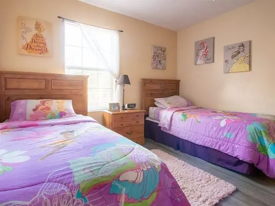 Ev (7 Bedrooms in Large Private Vacation )