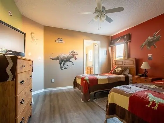 Ev (7 Bedrooms in Large Private Vacation )