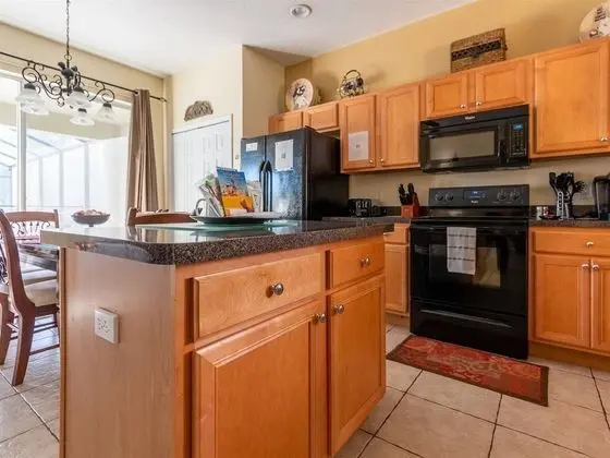 Ev (7 Bedrooms in Large Private Vacation )