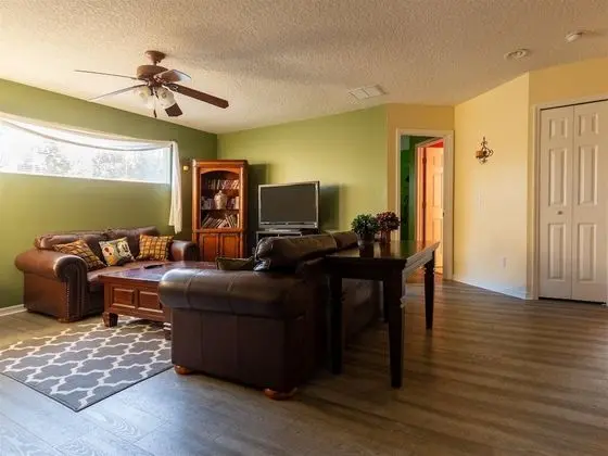 Ev (7 Bedrooms in Large Private Vacation )