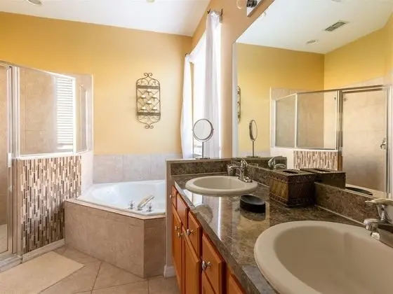 Ev (7 Bedrooms in Large Private Vacation )