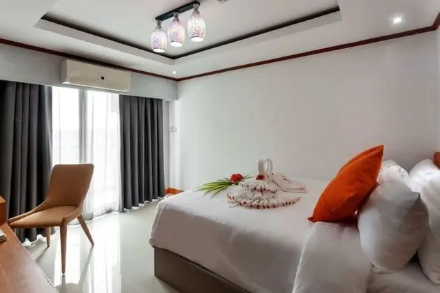 Deluxe Corner Room