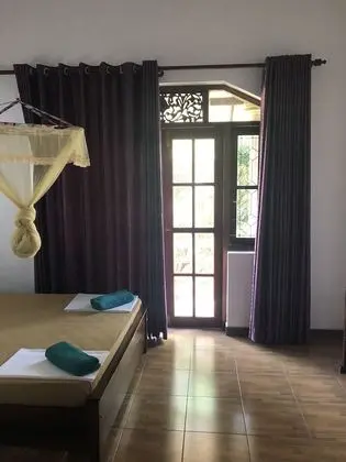 Üç Kişilik Oda, Sigara İçilmez