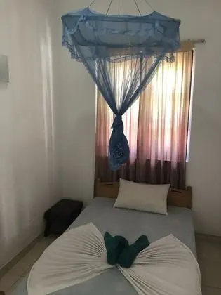 Üç Kişilik Oda, Sigara İçilmez