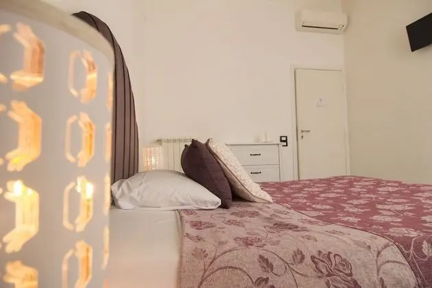 Üç Kişilik Oda