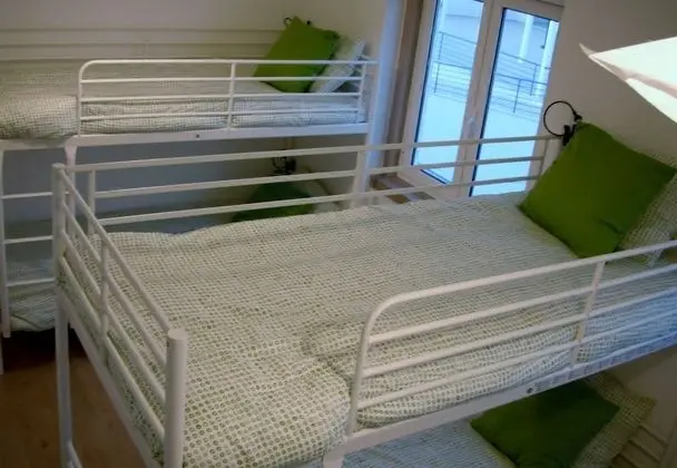 Bed in a Shared Mixed Room ( 6 pax)