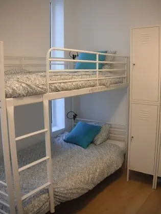 Bed in a Shared Mixed Room ( 6 pax)