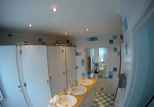 Bed in a Shared Mixed Room ( 6 pax)