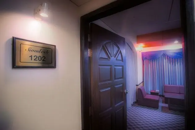 Royal Süit, 1 En Büyük (King) Boy Yatak, Business Dinlenme Salonu Kullanımı, Şehir Manzaralı