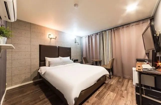Comfort Tek Büyük Yataklı Oda