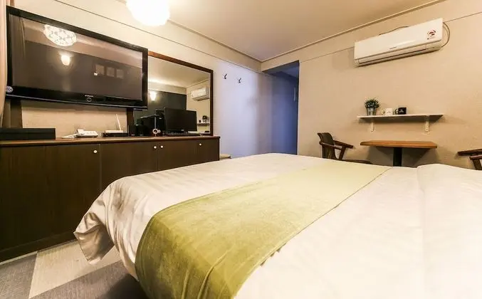Comfort Tek Büyük Yataklı Oda