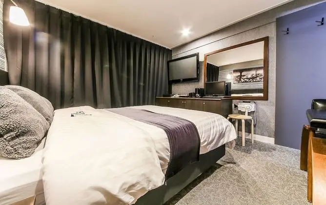 Comfort Tek Büyük Yataklı Oda