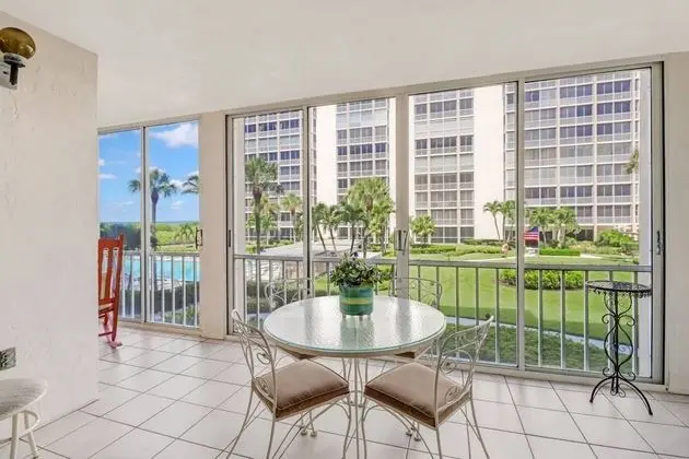Daire (7150 Estero Blvd 205)