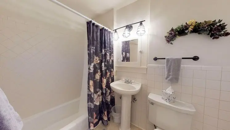 Ev, Birden Çok Yatak, Veranda, Bahçe Manzaralı (725 E Mulberry St.)
