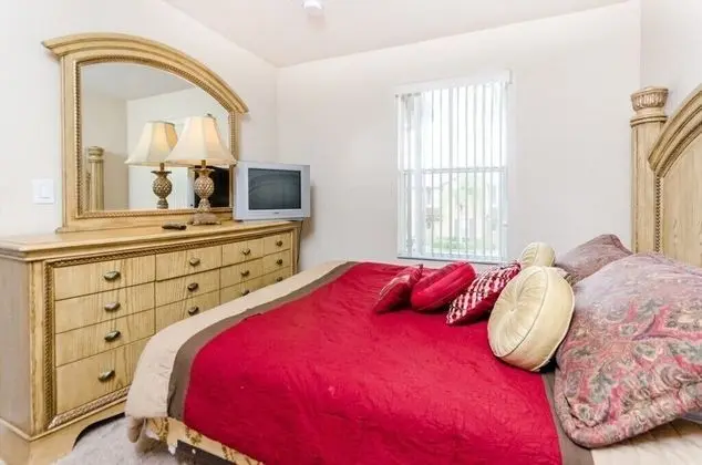 Ev (734LAM Regal Palms Town Home)