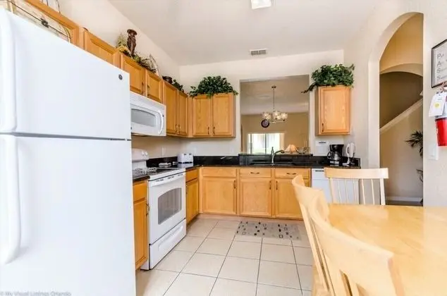 Ev (734LAM Regal Palms Town Home)