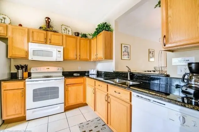 Ev (734LAM Regal Palms Town Home)