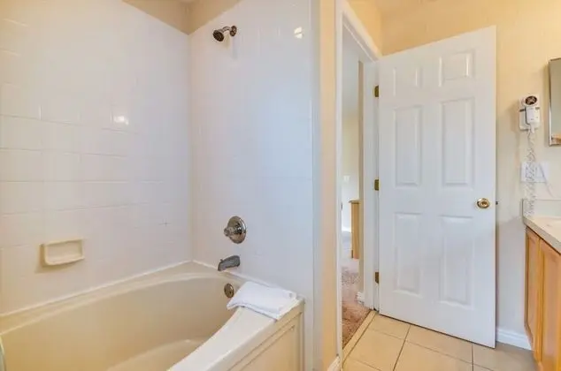 Ev (734LAM Regal Palms Town Home)