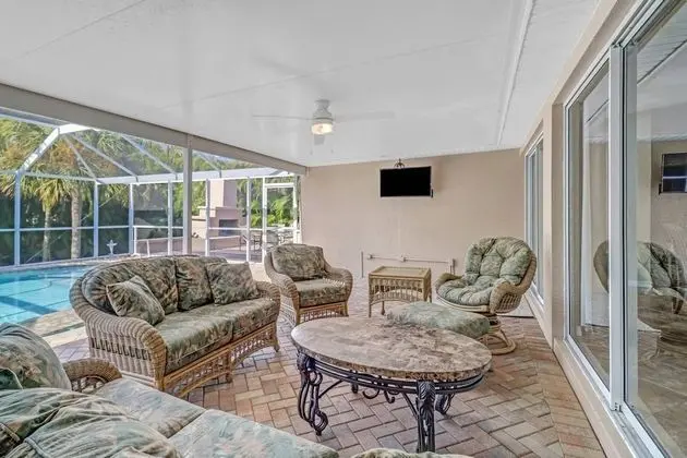 Ev (7384 Willems Dr)