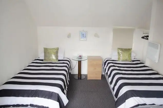 Family Oda (1 Queen 1 Bunk, Upper Floor - Unit 8)