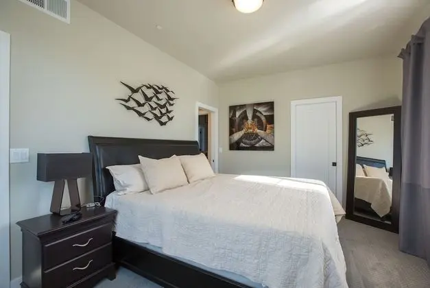 Ev, Birden Çok Yatak, Veranda, Bahçe Manzaralı (750 Jerome St. (Unit 1)*)