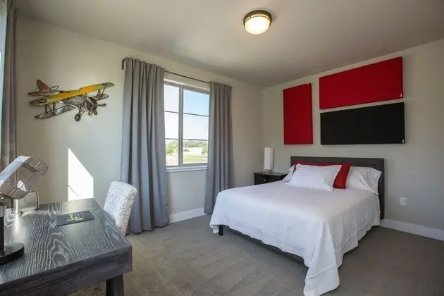 Ev, Birden Çok Yatak, Veranda, Bahçe Manzaralı (750 Jerome St. (Unit 1)*)