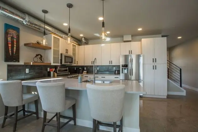 Ev, Birden Çok Yatak, Veranda, Bahçe Manzaralı (750 Jerome St. (Unit 1)*)