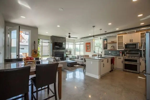 Ev, Birden Çok Yatak, Veranda, Bahçe Manzaralı (750 Jerome St. (Unit 1)*)