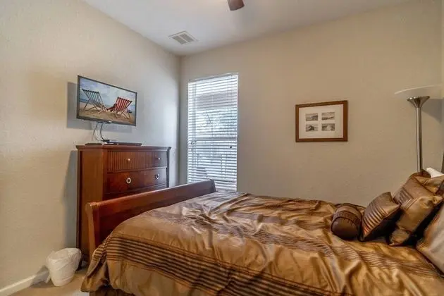 Ev (7755 Windsor Hills)