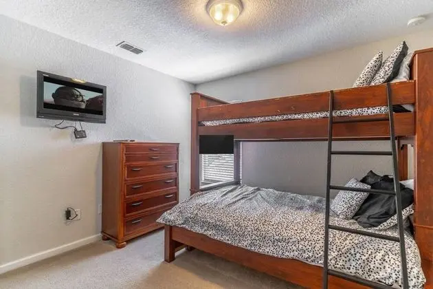 Ev (7755 Windsor Hills)