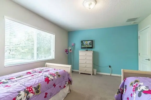 Ev (7755 Windsor Hills)